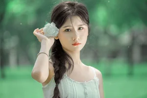 Ethereal Summer Muse: Saikuwako Captivates in YiTuYu’s Latest Art Language Collection - image 2