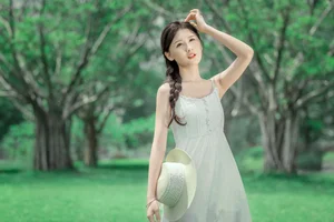 Ethereal Summer Muse: Saikuwako Captivates in YiTuYu’s Latest Art Language Collection - image 15