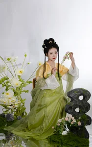 YiTuYu Art Language Vol.6599: The Mesmerizing Visuals of Fang Ci Yan - image 13