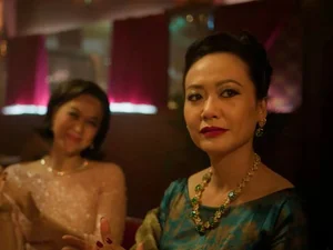 Red Carpet Drama: Vietnamese Celebrity Pushed by Photographer Sparks Netizen Outrage - image 1