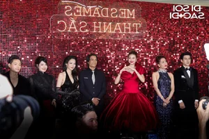 Red Carpet Drama: Vietnamese Celebrity Pushed by Photographer Sparks Netizen Outrage - image 2