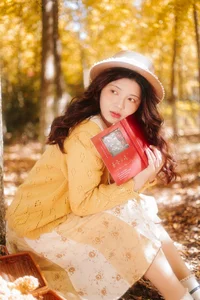 YiTuYu Art Language Vol.6032: Capturing the Grace and Style of Li Yue in a Stunning Visual Gallery - image 4
