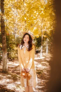 YiTuYu Art Language Vol.6032: Capturing the Grace and Style of Li Yue in a Stunning Visual Gallery - image 10