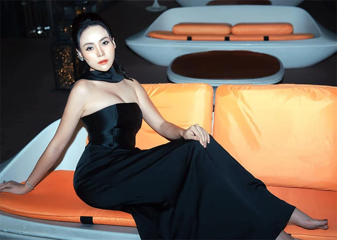 Stunning Real-Life Beauty of the Star in 'Us of 8 Years Later'