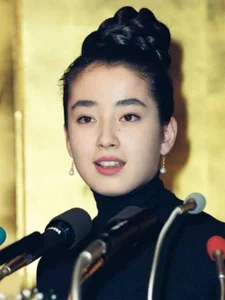 Rie Miyazawa: The Resilience of a Japanese Icon Through Adversity - image 15