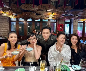 Le Hieu Celebrates Birthday with Family: A Heartwarming Look at the Singer's Special Day - image 2