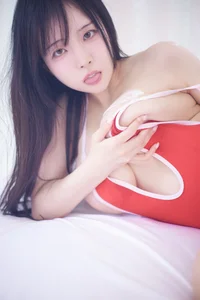 Rina Momorina Patreon Showcase: Stunning in Red Bikini - image 40