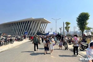 Massive Crowds and Long Waits at the New Vietnam Military History Museum in Hanoi - image 2