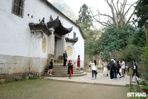 Discovering the Historic Hmong King Mansion in the Rocky Highlands of Ha Giang - image 12