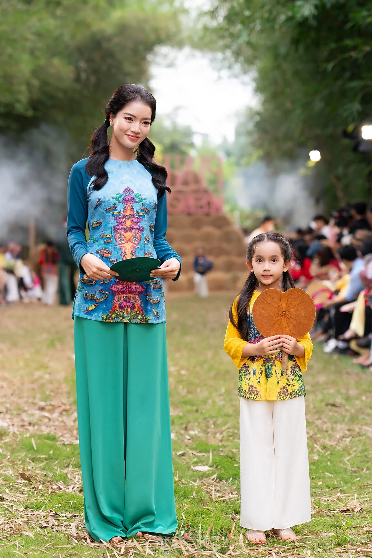 Iconic Actress Việt Trinh Graces the Runway: A Stunning Fusion of Cinema and High Fashion