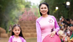 Iconic Actress Việt Trinh Graces the Runway: A Stunning Fusion of Cinema and High Fashion - image 7