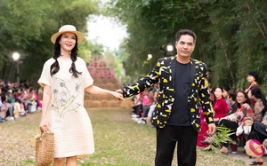 Iconic Actress Việt Trinh Graces the Runway: A Stunning Fusion of Cinema and High Fashion - image 4