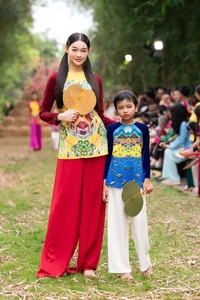 Iconic Actress Việt Trinh Graces the Runway: A Stunning Fusion of Cinema and High Fashion - image 2