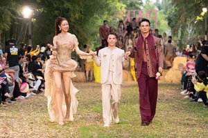 Iconic Actress Việt Trinh Graces the Runway: A Stunning Fusion of Cinema and High Fashion - image 10