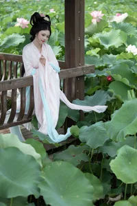 Dynamic Portraiture: YiTuYu Art Language Vol.7597 Featuring Model Jin Zou Ba - image 5