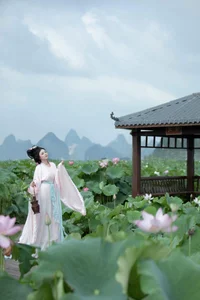 Dynamic Portraiture: YiTuYu Art Language Vol.7597 Featuring Model Jin Zou Ba - image 3
