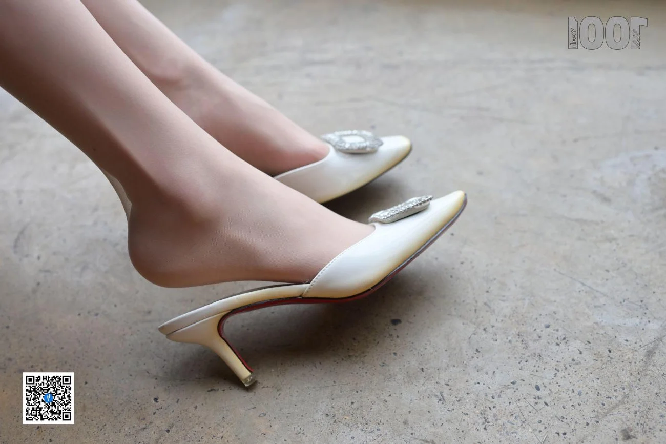IESS One Thousand and One Nights Series: Lucy’s Luxurious Daily Life Part II Leg Model Photography