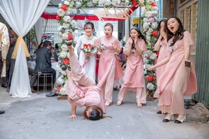 Indian Dancers in Sarees and Heels Redefine Modern Hip Hop - image 4