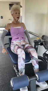 Ageless Vitality: The 80-Year-Old Grandmother Inspiring with Her Swimsuit Style - image 4