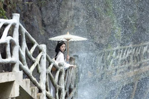 YiTuYu Art Language Vol.5914 Featuring Jin Zou Ba: A Masterpiece of Contemporary Portraiture and Artistic Photography - image 0