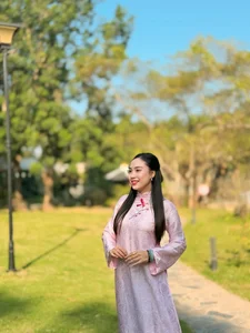 Radiant Grace: The Timeless Beauty of Pink Ao Dai - image 1