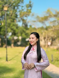 Radiant Grace: The Timeless Beauty of Pink Ao Dai - image 5