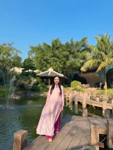 Radiant Grace: The Timeless Beauty of Pink Ao Dai - image 2