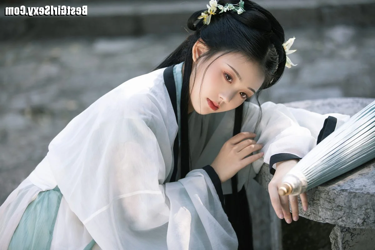 The Graceful Artistry of Xiao Jin in YiTuYu Art Language Vol.4124