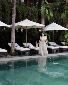 Body Positivity and Summer Style: How This Plus-Size Influencer Is Redefining Beach Fashion - image 9