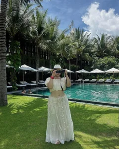 Body Positivity and Summer Style: How This Plus-Size Influencer Is Redefining Beach Fashion - image 1