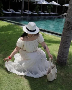 Body Positivity and Summer Style: How This Plus-Size Influencer Is Redefining Beach Fashion - image 8