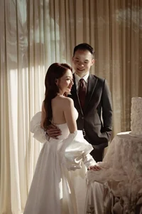 Singer Xuan Nghi Ties the Knot in a Beautiful Gold-Filled Traditional Wedding Ceremony - image 7