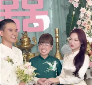 Singer Xuan Nghi Ties the Knot in a Beautiful Gold-Filled Traditional Wedding Ceremony - image 1