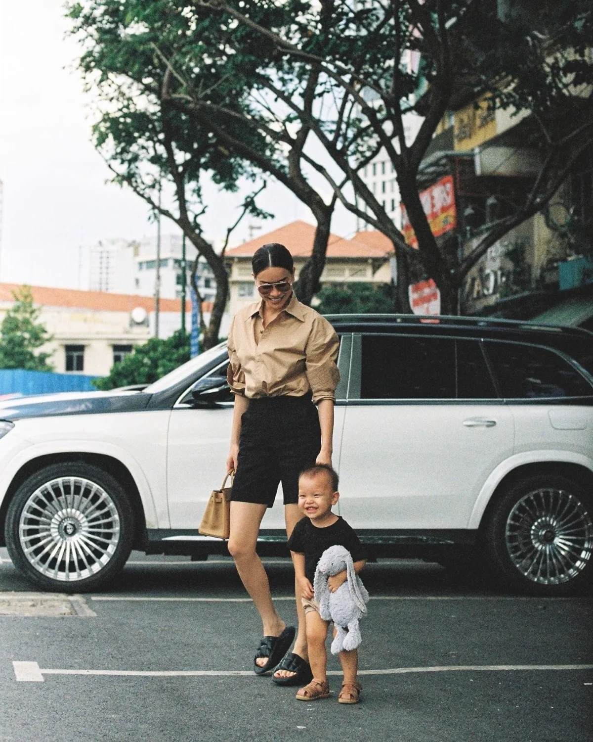 Ho Ngoc Ha’s Sophisticated Office Style: A Masterclass in Modern Professional Fashion for Women