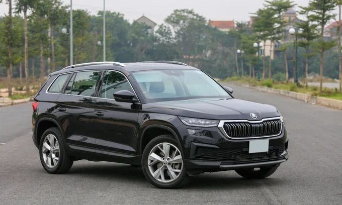 Huge October Price Drops on Imported Cars in Vietnam Market