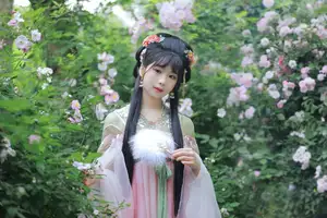 YiTuYu Vol.8641: The Classic Beauty of Zhou Zhou AY Amidst a Dreamy Rose Garden - image 6