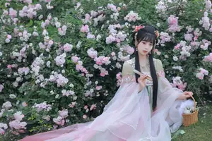 YiTuYu Vol.8641: The Classic Beauty of Zhou Zhou AY Amidst a Dreamy Rose Garden - image 3