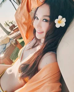 Ageless Beauty: The Most Beautiful Daji Actress Flaunts Stunning Figure - image 2