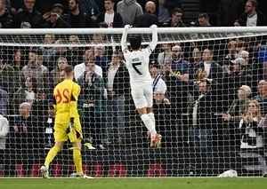 Tottenham Secures Victory Against Nottingham Forest with Key Defensive Goals - image 0