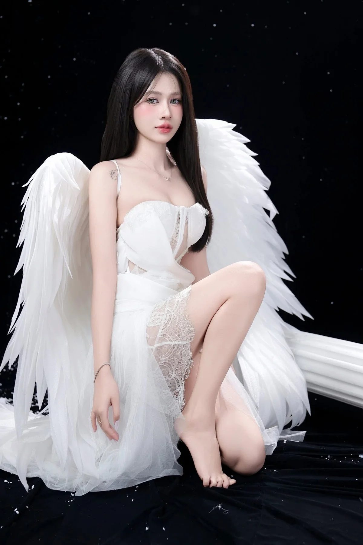 Shizuka Celebrates 18th Birthday with a Bold and Captivating Mature Photoshoot