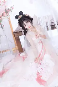 YiTuYu Vol.8628: Enchanting Ethereal Beauty of Qi Luo Sheng De Xiao Su Su in Traditional Hanfu - image 6
