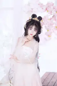YiTuYu Vol.8628: Enchanting Ethereal Beauty of Qi Luo Sheng De Xiao Su Su in Traditional Hanfu - image 11