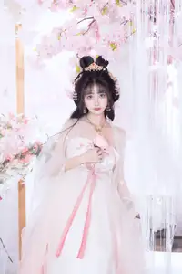 YiTuYu Vol.8628: Enchanting Ethereal Beauty of Qi Luo Sheng De Xiao Su Su in Traditional Hanfu - image 2