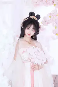 YiTuYu Vol.8628: Enchanting Ethereal Beauty of Qi Luo Sheng De Xiao Su Su in Traditional Hanfu - image 8