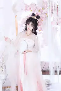YiTuYu Vol.8628: Enchanting Ethereal Beauty of Qi Luo Sheng De Xiao Su Su in Traditional Hanfu - image 5