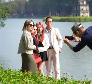 Hanoi's Hoan Kiem Lake Crowded with Tourists During Sunny Lunar New Year Celebrations - image 19