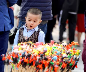 Hanoi's Hoan Kiem Lake Crowded with Tourists During Sunny Lunar New Year Celebrations - image 11
