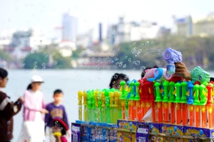 Hanoi's Hoan Kiem Lake Crowded with Tourists During Sunny Lunar New Year Celebrations - image 14
