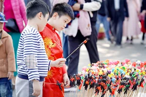 Hanoi's Hoan Kiem Lake Crowded with Tourists During Sunny Lunar New Year Celebrations - image 15