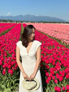 Simple Yet Captivating: Decoding the Effortless Style of Singer Lam Truong's Wife - image 0